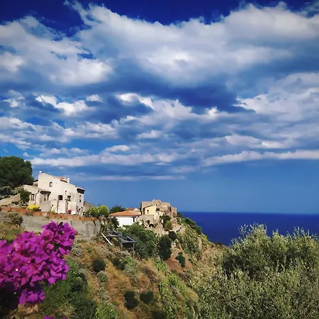 A Curtigghiara Loft Holiday home *
