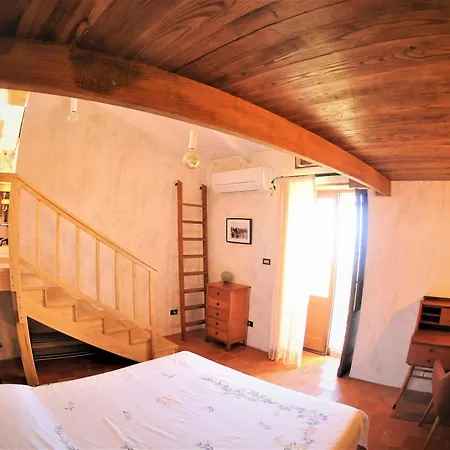 A Curtigghiara Loft Holiday home